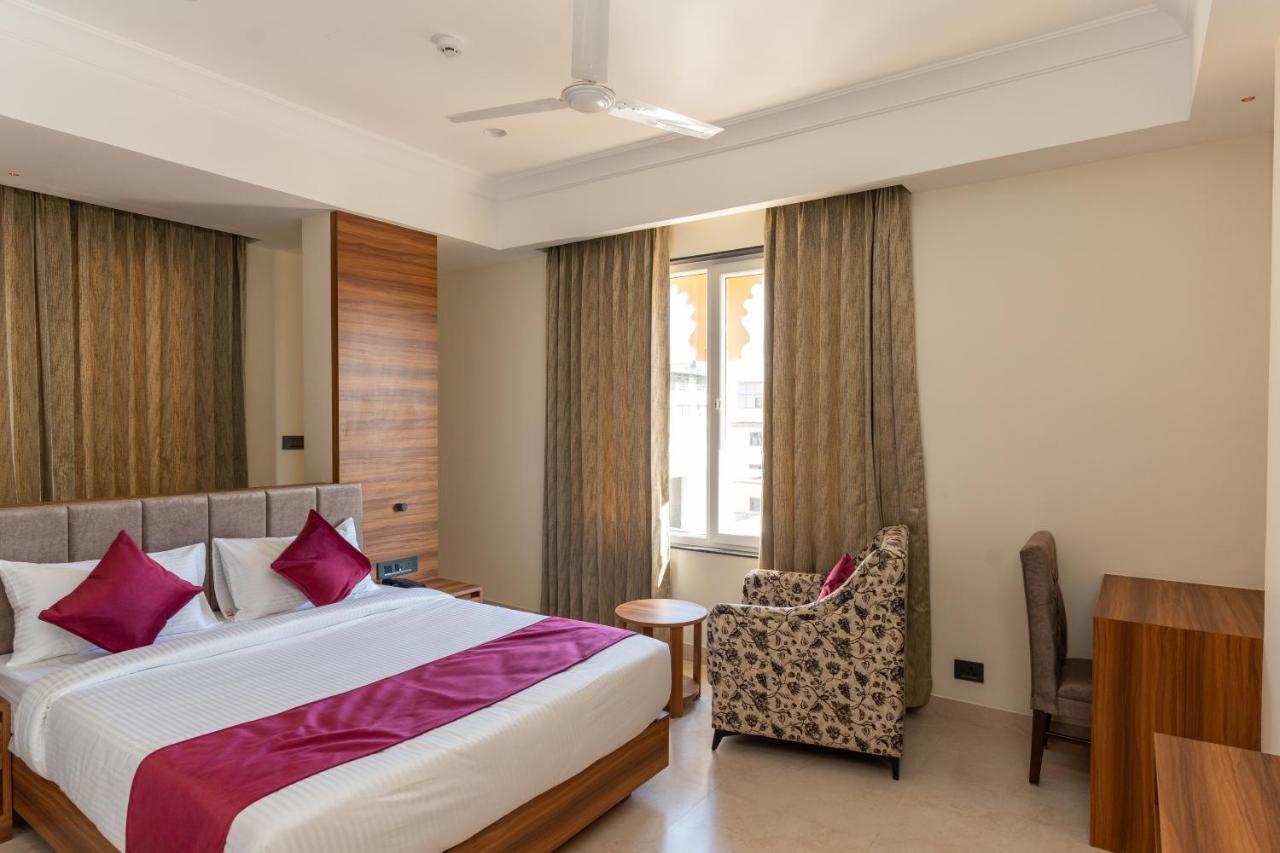 Raghunandan Palace - A Premier Boutique Stay, City Center & 500 Meters From City Railway Station Udaipur Exteriör bild