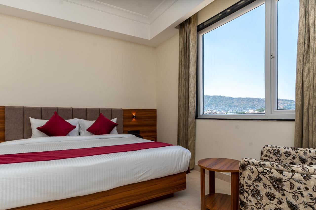 Raghunandan Palace - A Premier Boutique Stay, City Center & 500 Meters From City Railway Station Udaipur Exteriör bild