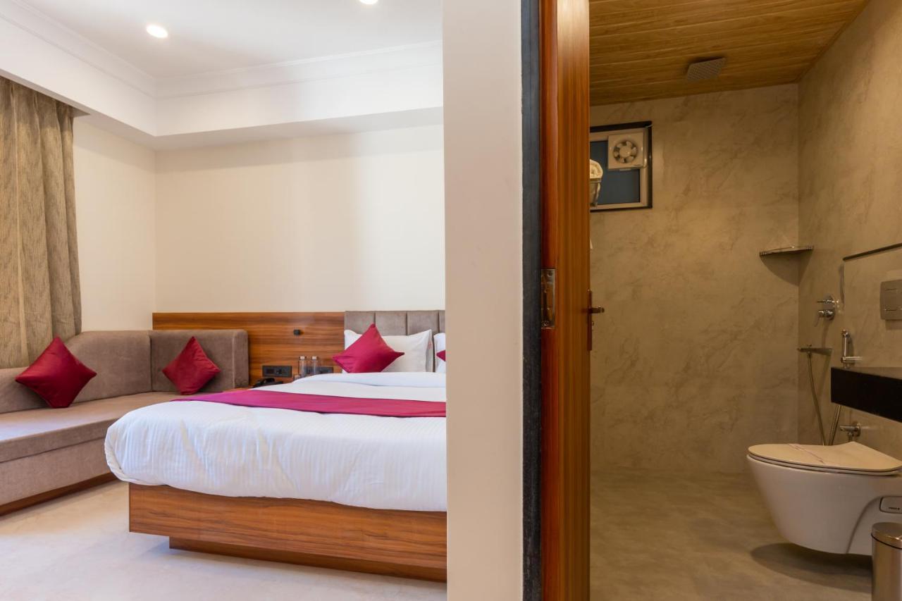 Raghunandan Palace - A Premier Boutique Stay, City Center & 500 Meters From City Railway Station Udaipur Exteriör bild