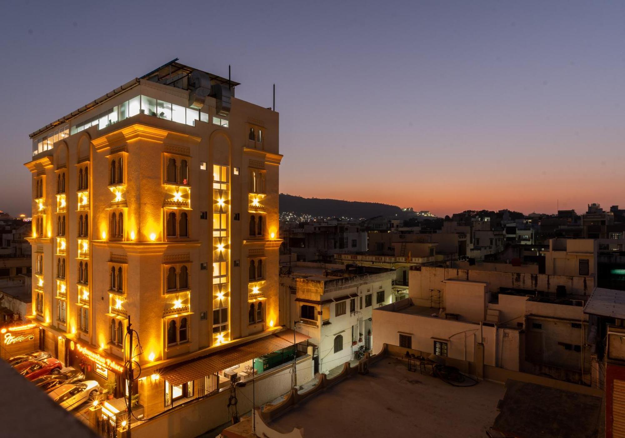 Raghunandan Palace - A Premier Boutique Stay, City Center & 500 Meters From City Railway Station Udaipur Exteriör bild
