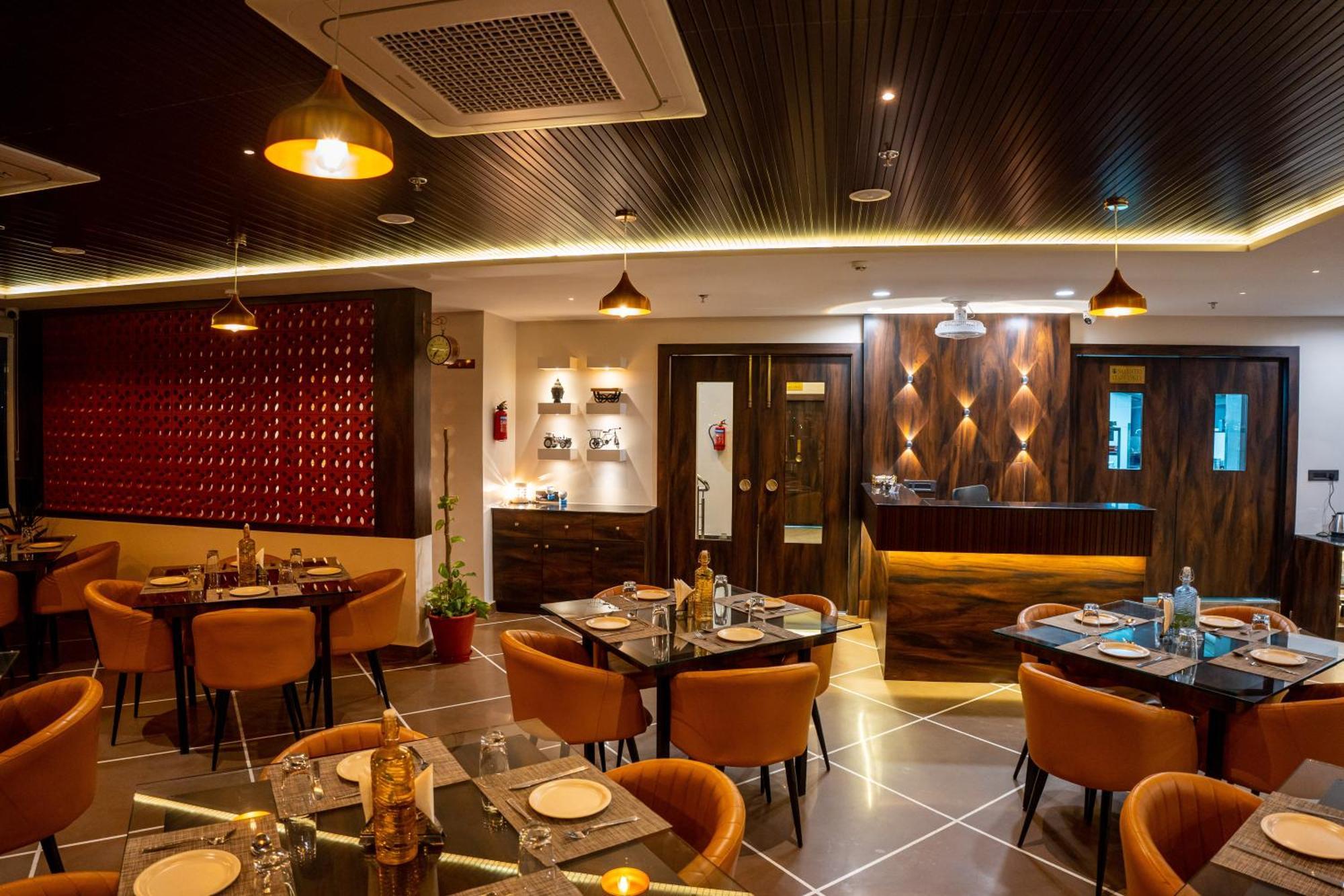 Raghunandan Palace - A Premier Boutique Stay, City Center & 500 Meters From City Railway Station Udaipur Exteriör bild