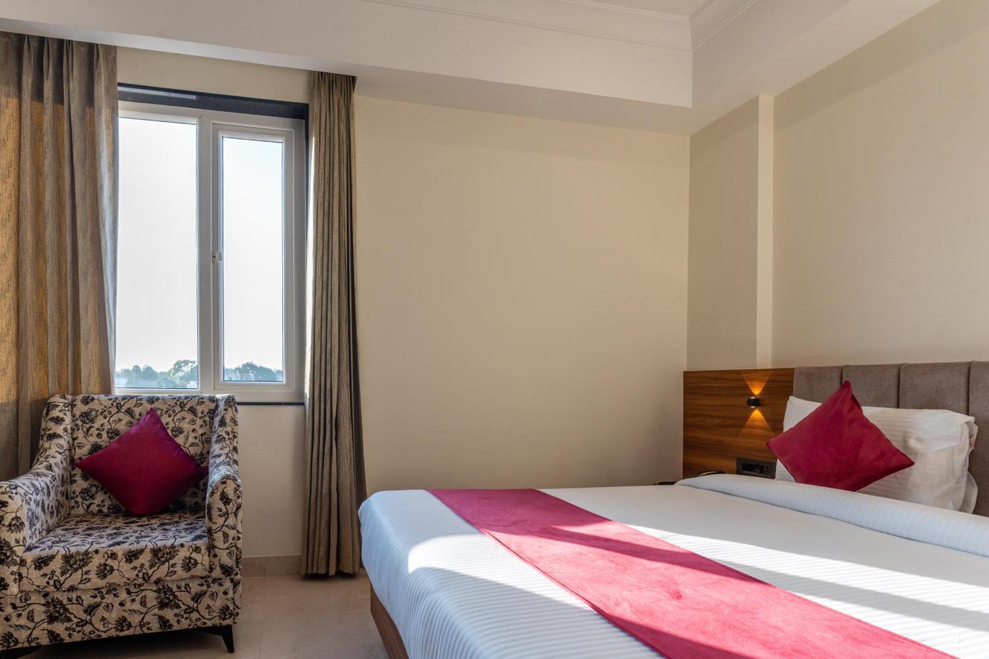 Raghunandan Palace - A Premier Boutique Stay, City Center & 500 Meters From City Railway Station Udaipur Exteriör bild