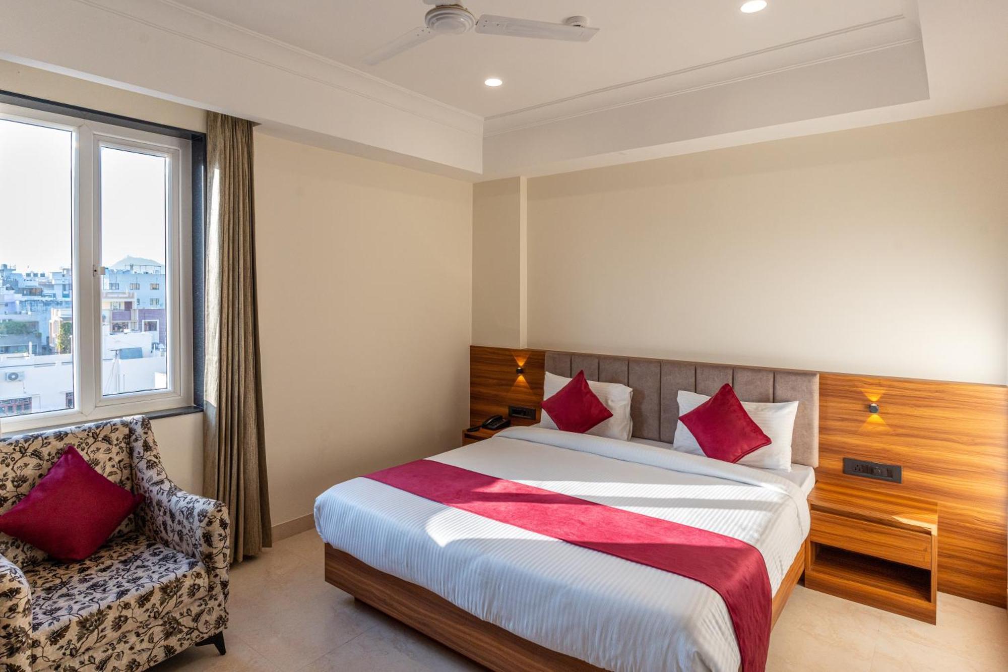 Raghunandan Palace - A Premier Boutique Stay, City Center & 500 Meters From City Railway Station Udaipur Exteriör bild