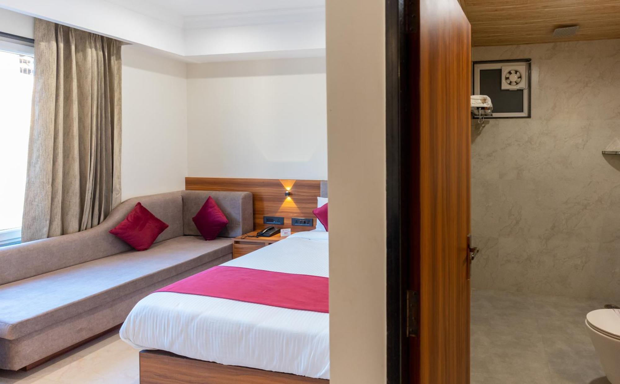 Raghunandan Palace - A Premier Boutique Stay, City Center & 500 Meters From City Railway Station Udaipur Exteriör bild