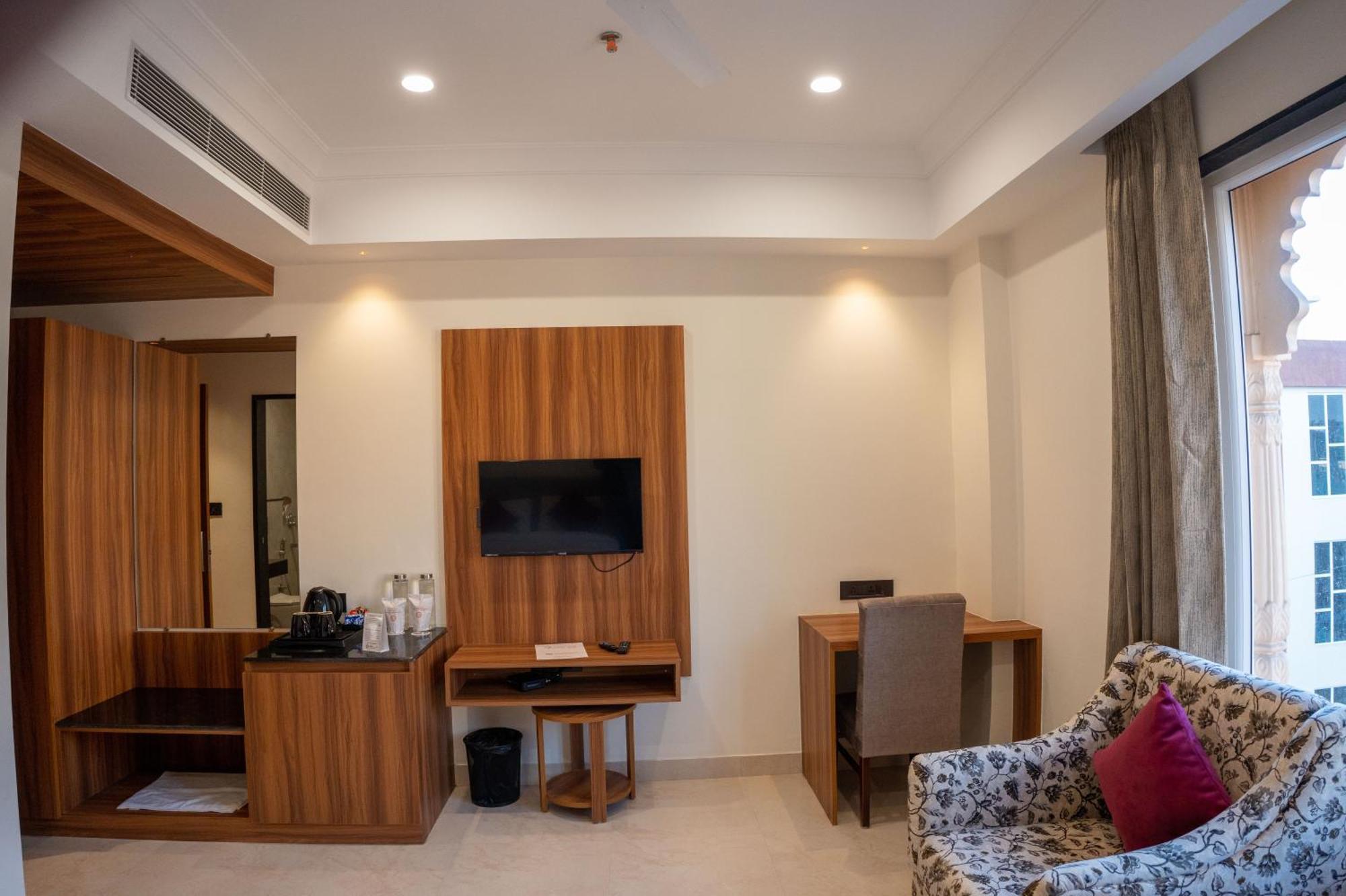 Raghunandan Palace - A Premier Boutique Stay, City Center & 500 Meters From City Railway Station Udaipur Exteriör bild