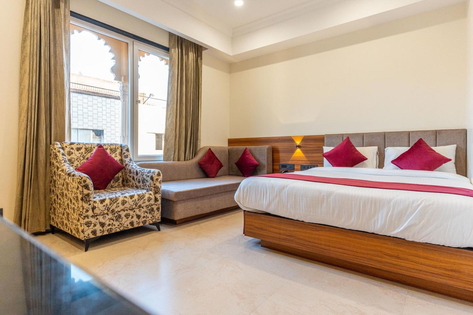Raghunandan Palace - A Premier Boutique Stay, City Center & 500 Meters From City Railway Station Udaipur Exteriör bild