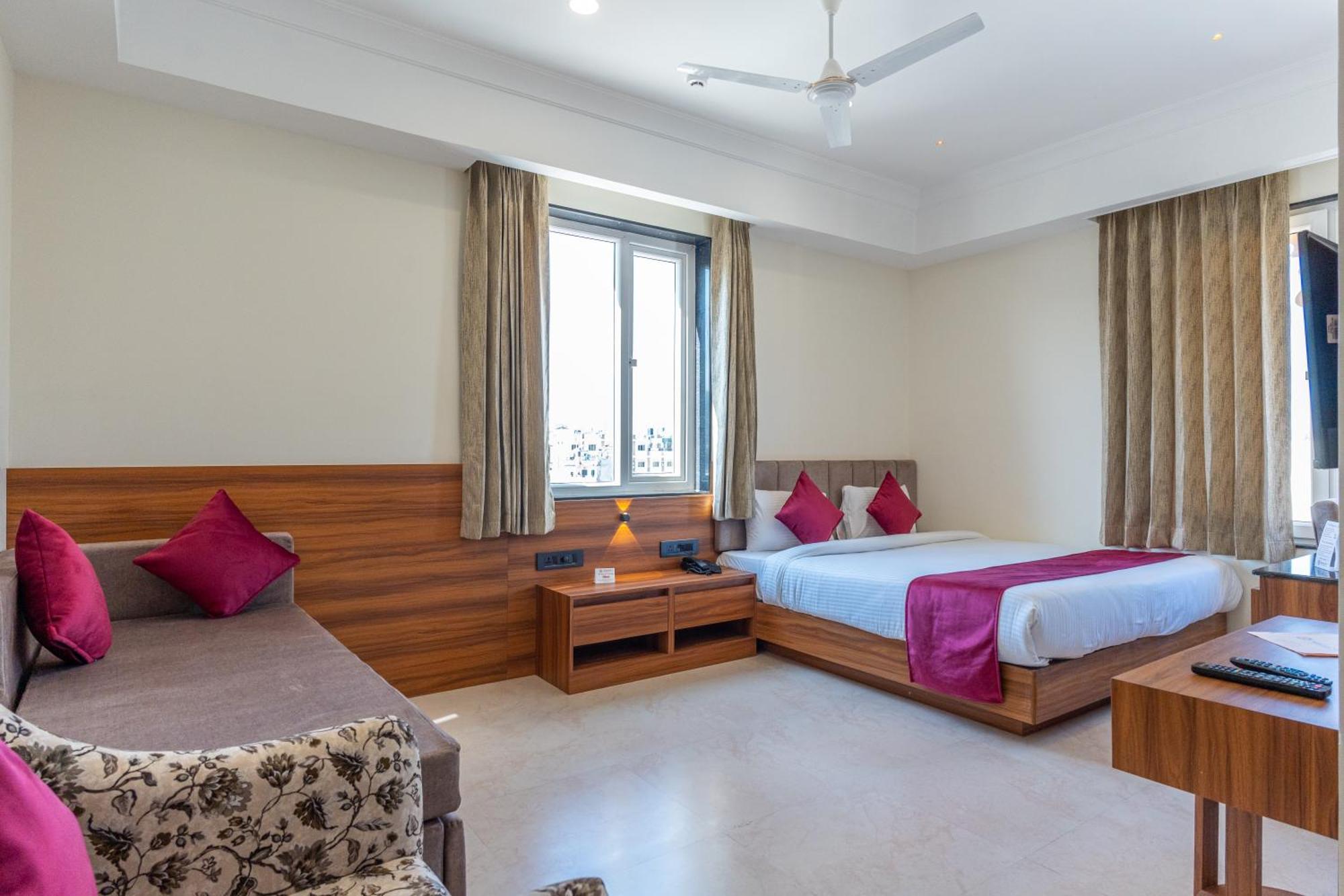 Raghunandan Palace - A Premier Boutique Stay, City Center & 500 Meters From City Railway Station Udaipur Exteriör bild