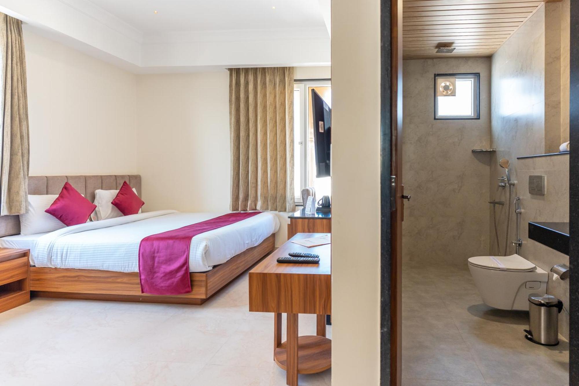 Raghunandan Palace - A Premier Boutique Stay, City Center & 500 Meters From City Railway Station Udaipur Exteriör bild