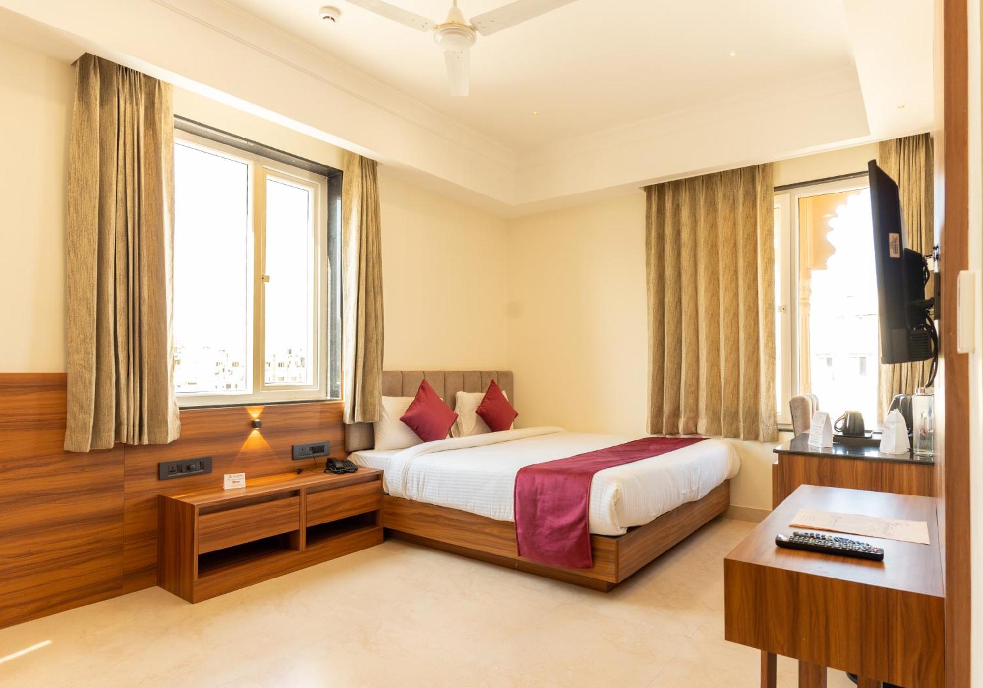 Raghunandan Palace - A Premier Boutique Stay, City Center & 500 Meters From City Railway Station Udaipur Exteriör bild