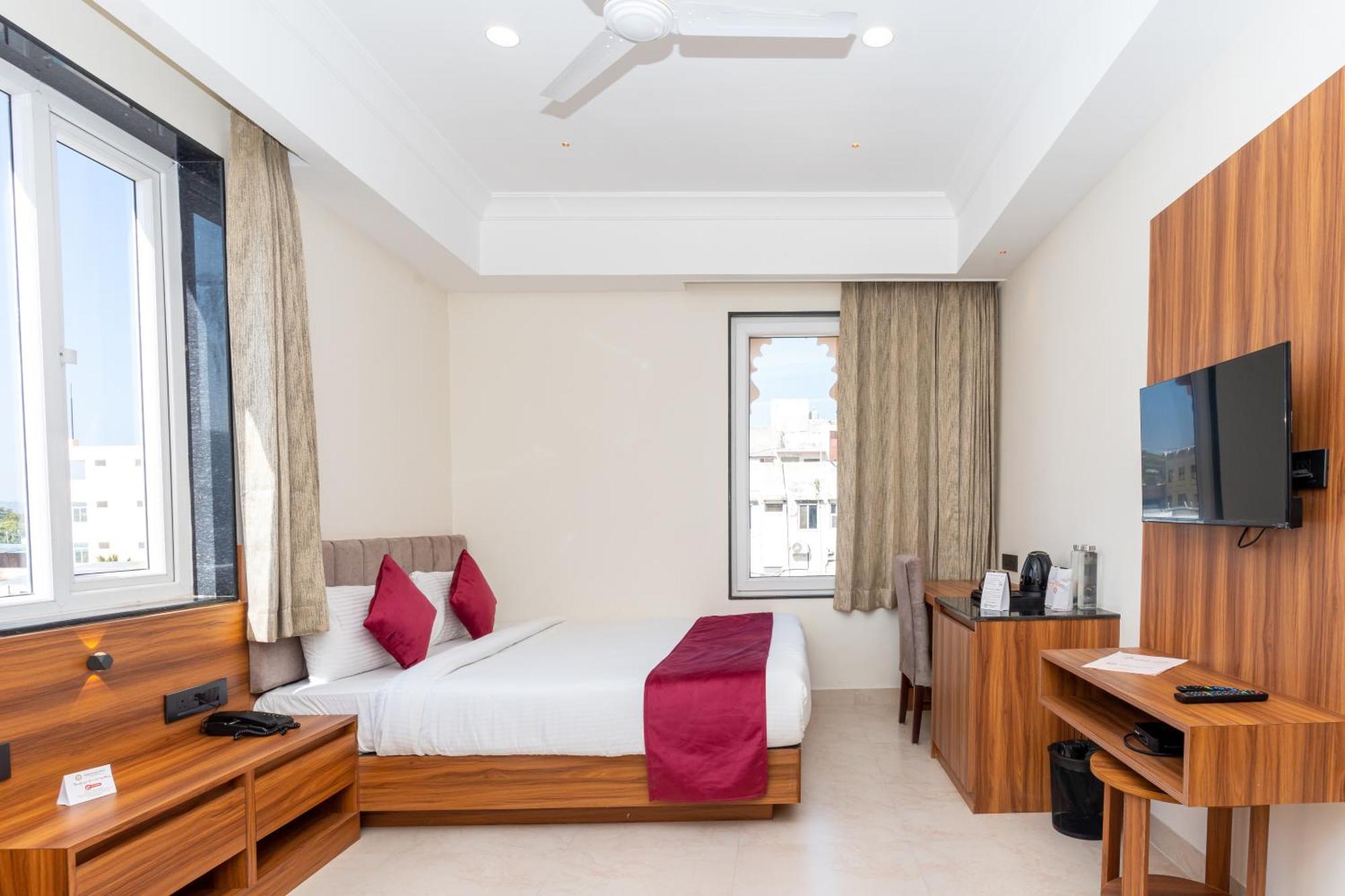 Raghunandan Palace - A Premier Boutique Stay, City Center & 500 Meters From City Railway Station Udaipur Exteriör bild