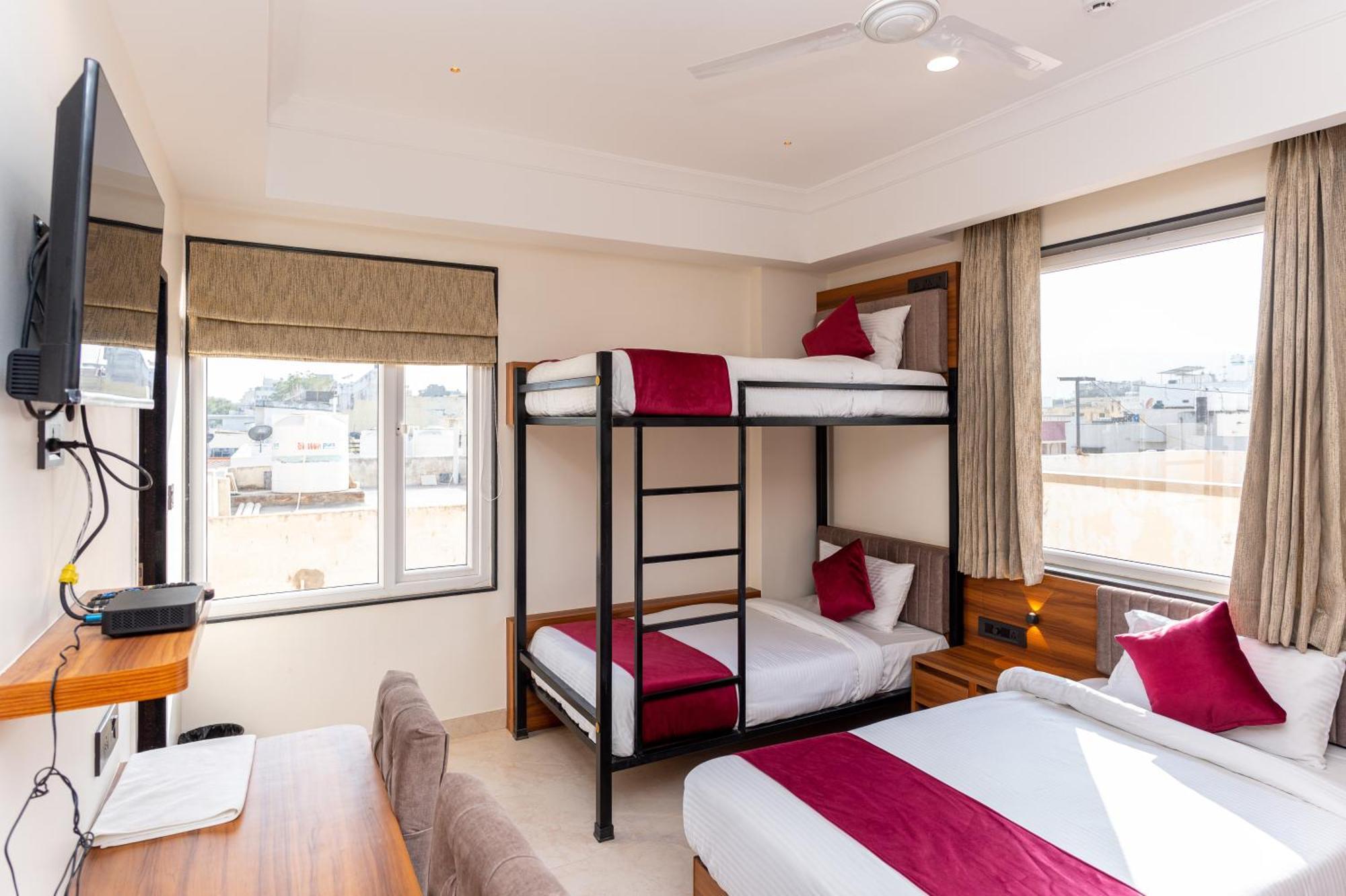 Raghunandan Palace - A Premier Boutique Stay, City Center & 500 Meters From City Railway Station Udaipur Exteriör bild